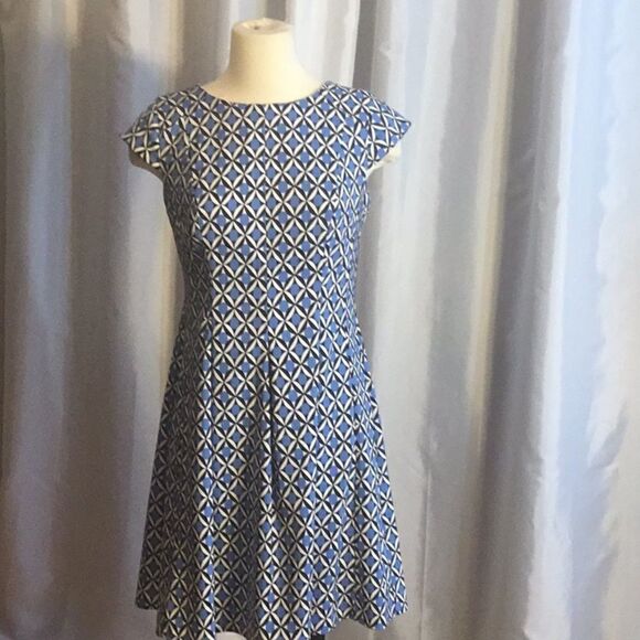 GEO PATTERNED CAP SLEEVE DRESS IN 8 BY AGB - Picture 1 of 12